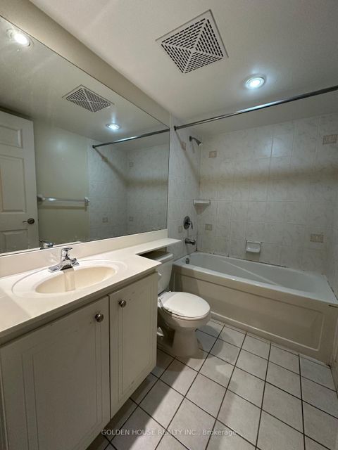 Photo 11 at 618 - 270 Wellington Street W, Waterfront Communities C1, Toronto