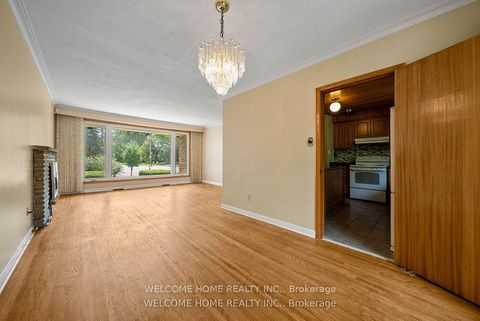 Photo 13 at 10 Pengelly Court, Birchmount, Toronto