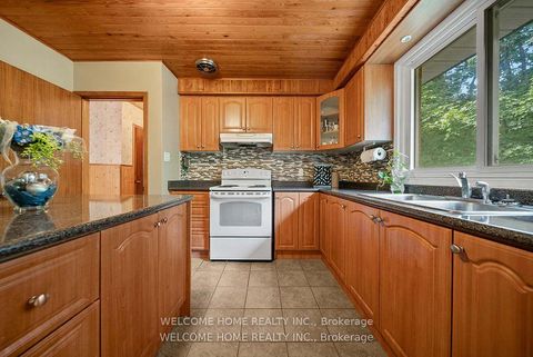 Photo 14 at 10 Pengelly Court, Birchmount, Toronto