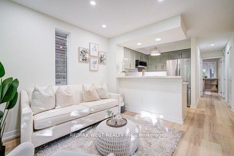 Photo 3 at #12 B - 801 King Street W, Niagara, Toronto