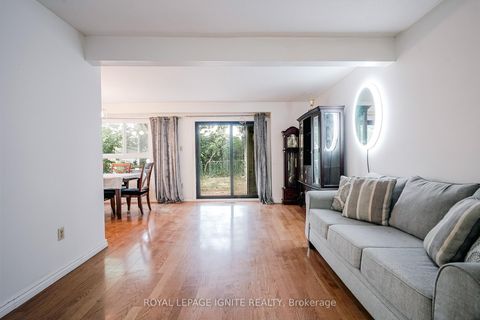 Photo 3 at 122 Valdor Drive, Agincourt North, Toronto