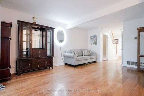 Photo 4 at 122 Valdor Drive, Agincourt North, Toronto