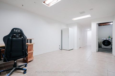 Photo 18 at 122 Valdor Drive, Agincourt North, Toronto