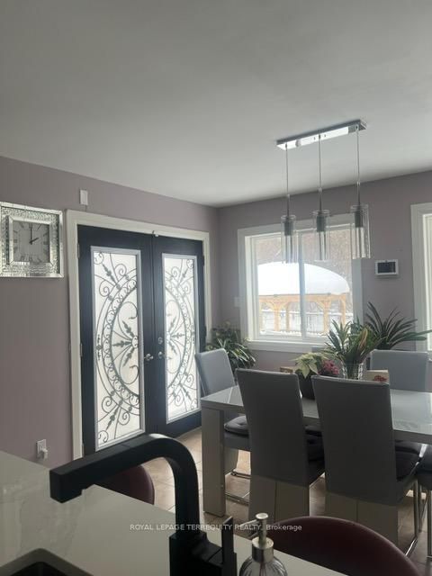 Photo 2 at 25 Jagges Drive, Edgehill Drive, Barrie