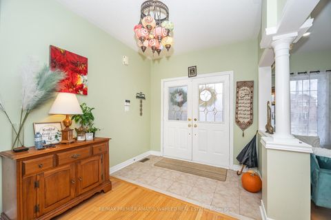 Photo 5 at 3 Imperial Crown Lane, Shore, Barrie