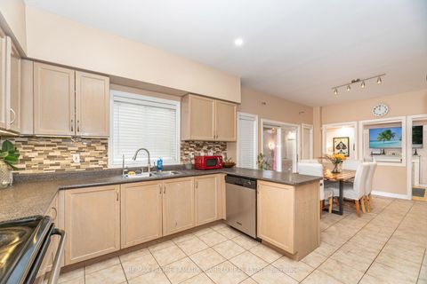 Photo 12 at 3 Imperial Crown Lane, Shore, Barrie