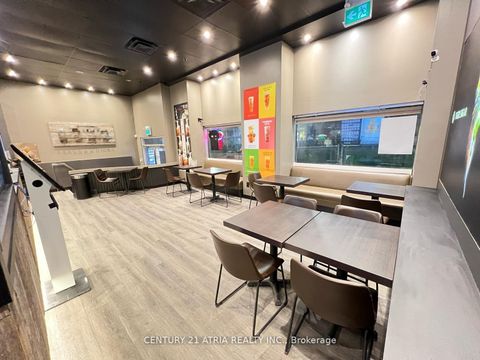 Photo 3 at 439A Yonge Street, Bay Street Corridor, Toronto