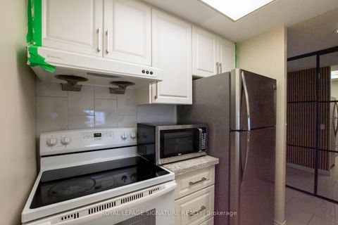 Photo 4 at 1604 - 7 Bishop Avenue, Newtonbrook East, Toronto