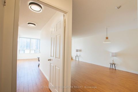 Photo 12 at 1604 - 7 Bishop Avenue, Newtonbrook East, Toronto