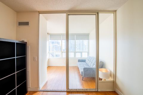 Photo 14 at 1604 - 7 Bishop Avenue, Newtonbrook East, Toronto