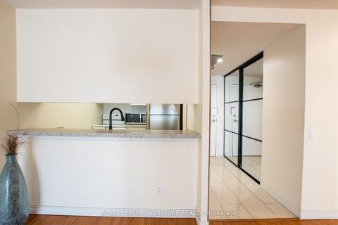 Photo 16 at 1604 - 7 Bishop Avenue, Newtonbrook East, Toronto