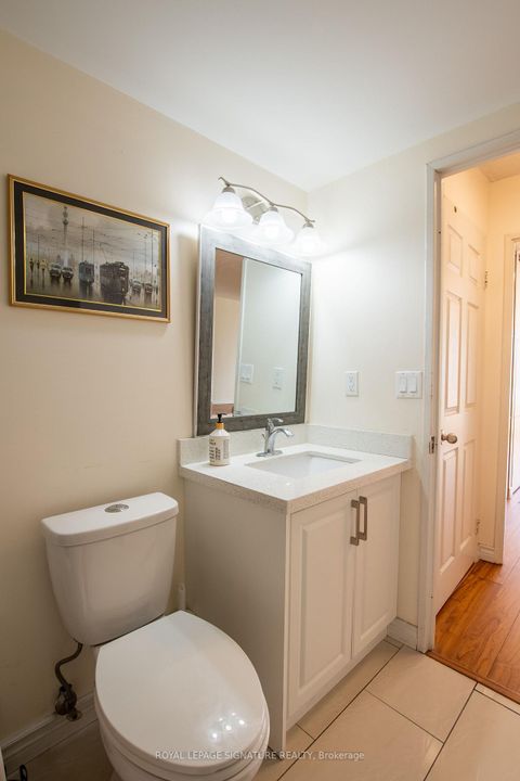 Photo 18 at 1604 - 7 Bishop Avenue, Newtonbrook East, Toronto
