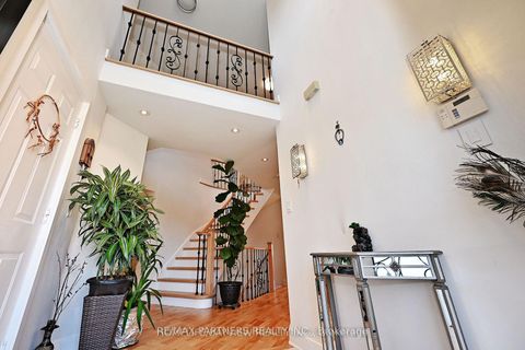 Photo 4 at 26 Sandfield Drive, Aurora Highlands, Aurora