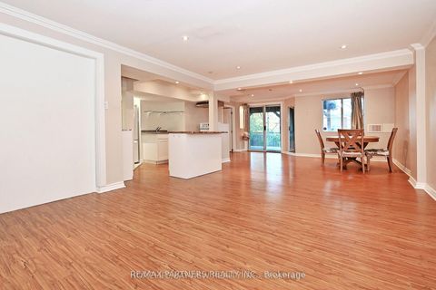 Photo 32 at 26 Sandfield Drive, Aurora Highlands, Aurora