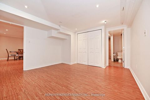 Photo 33 at 26 Sandfield Drive, Aurora Highlands, Aurora