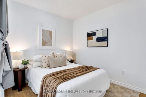 Photo 11 at 510 - 35 Ormskirk Avenue, Swansea, Toronto