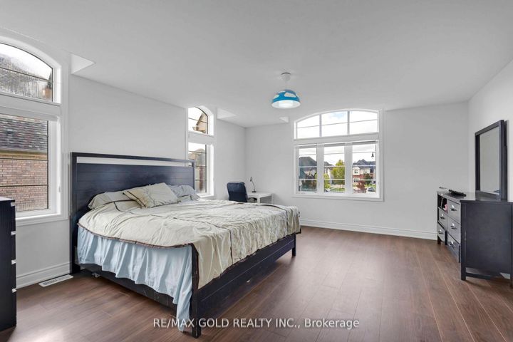 Photo 16 at 34 Rhapsody Crescent, Vales of Castlemore, Brampton