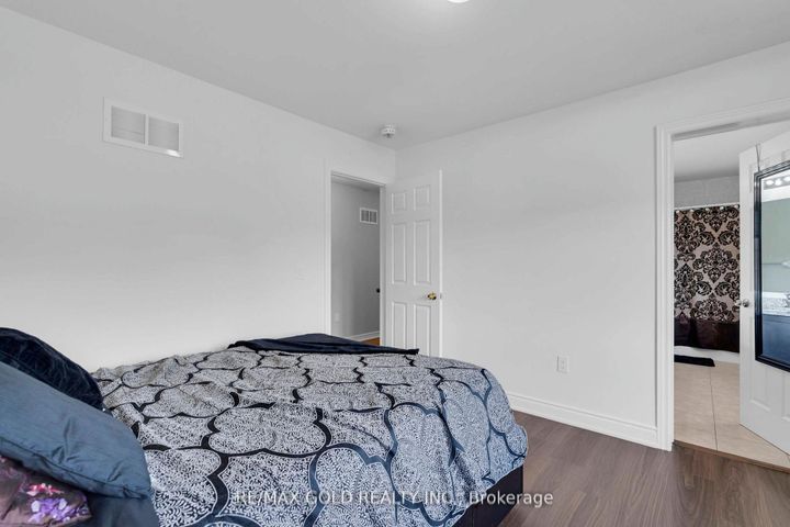 Photo 26 at 34 Rhapsody Crescent, Vales of Castlemore, Brampton