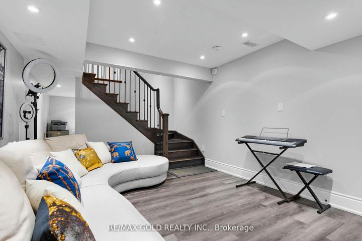 Photo 36 at 34 Rhapsody Crescent, Vales of Castlemore, Brampton