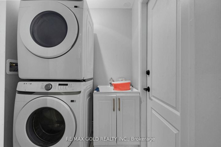 Photo 37 at 34 Rhapsody Crescent, Vales of Castlemore, Brampton