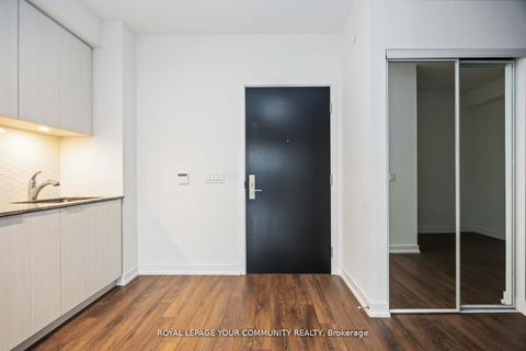 Photo 4 at 320 - 158 Front Street E, Moss Park, Toronto