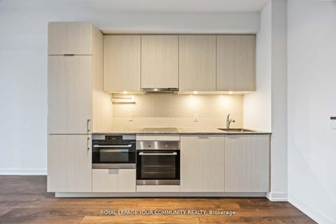 Photo 14 at 320 - 158 Front Street E, Moss Park, Toronto