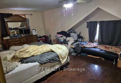 Photo 3 at 3 Raymore Drive, Humber Heights, Toronto