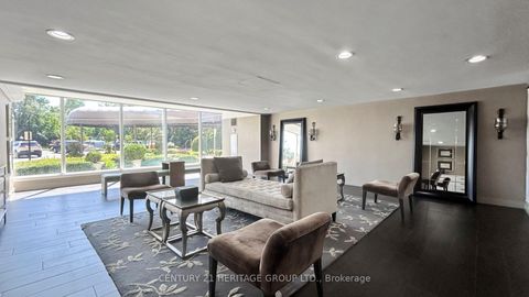 Photo 4 at PH7 - 7811 Yonge Street, Thornhill, Markham