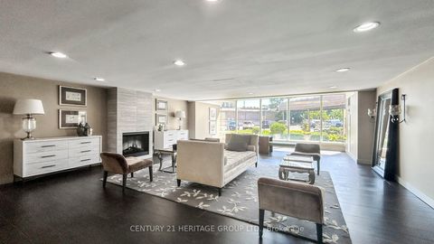 Photo 5 at PH7 - 7811 Yonge Street, Thornhill, Markham