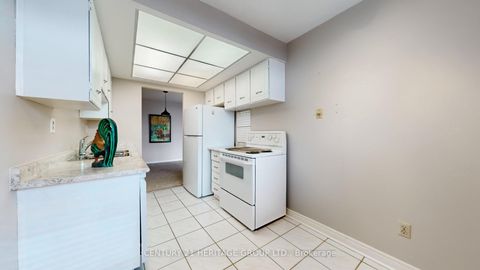 Photo 18 at PH7 - 7811 Yonge Street, Thornhill, Markham