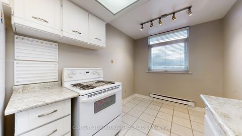 Photo 19 at PH7 - 7811 Yonge Street, Thornhill, Markham