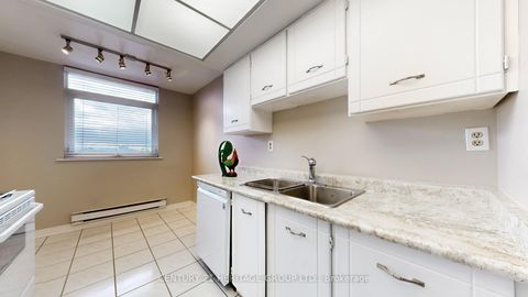 Photo 20 at PH7 - 7811 Yonge Street, Thornhill, Markham