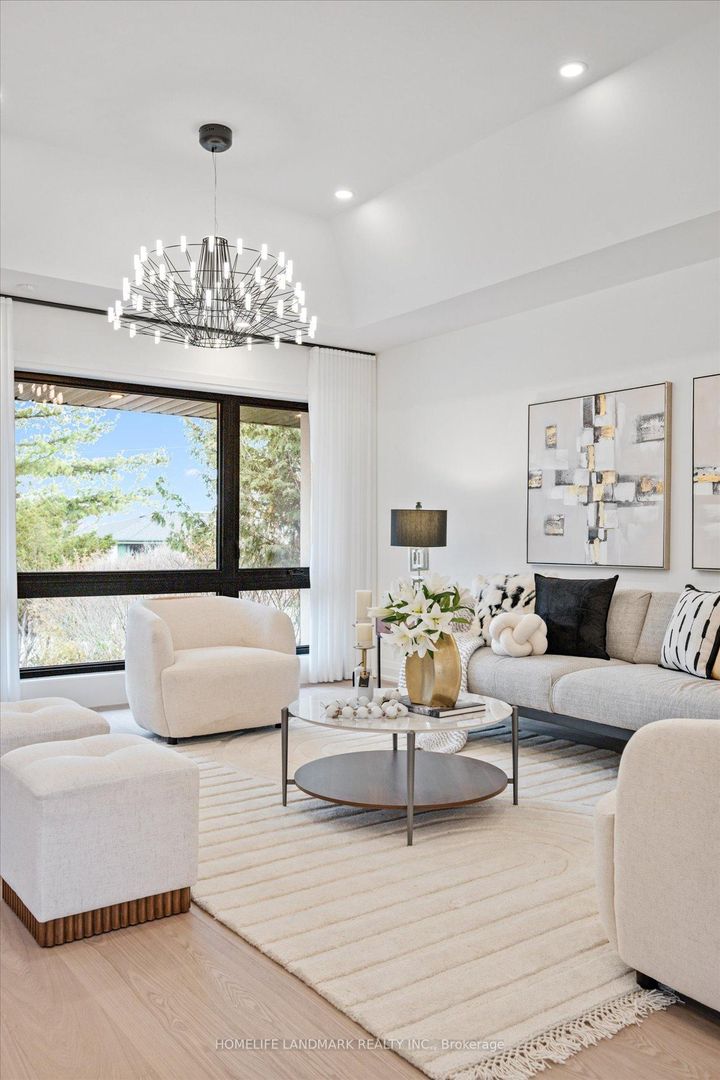 Photo 4 at 25 Sutcliffe Drive, Bayview Village, Toronto