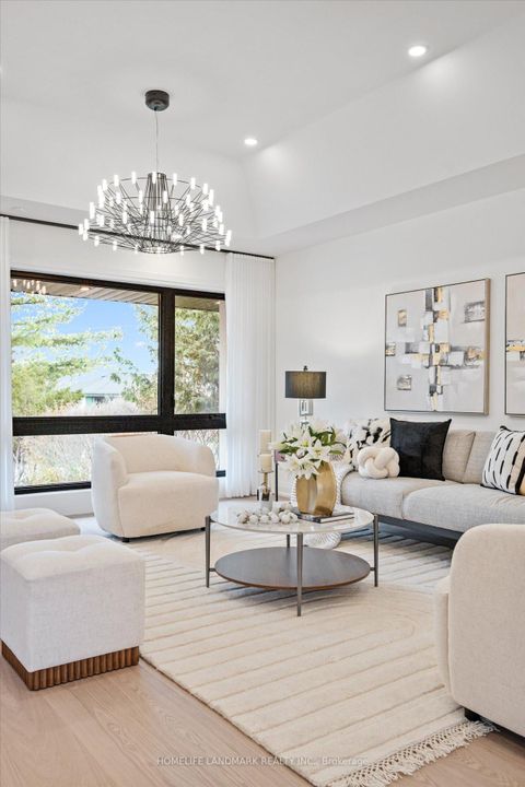 Photo 4 at 25 Sutcliffe Drive, Bayview Village, Toronto