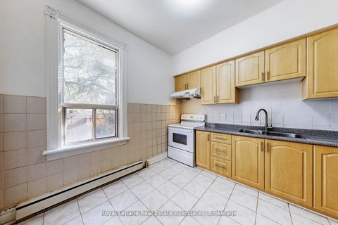 Photo 14 at 143 Seaton Street, Moss Park, Toronto