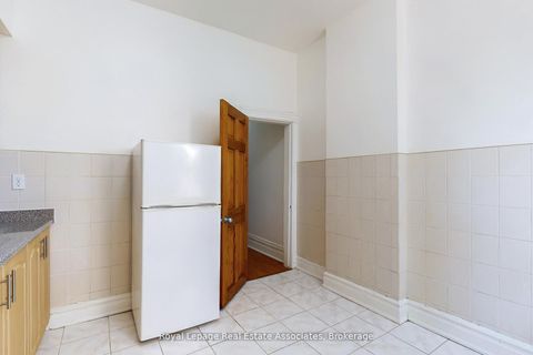 Photo 16 at 143 Seaton Street, Moss Park, Toronto