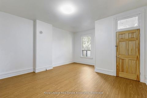 Photo 18 at 143 Seaton Street, Moss Park, Toronto