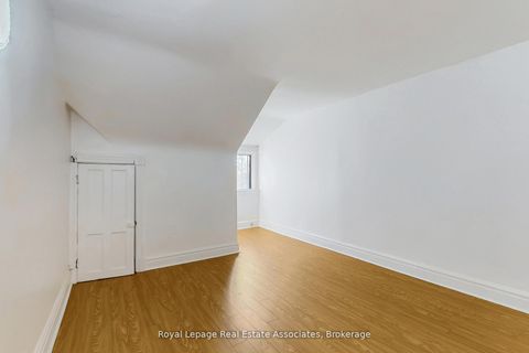 Photo 38 at 143 Seaton Street, Moss Park, Toronto