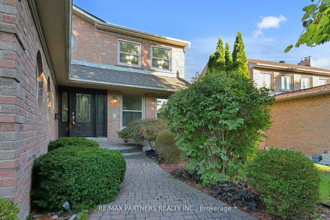Photo 2 at 82 Ferndell Circle, Unionville, Markham
