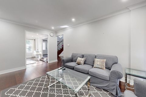 Photo 7 at 82 Ferndell Circle, Unionville, Markham