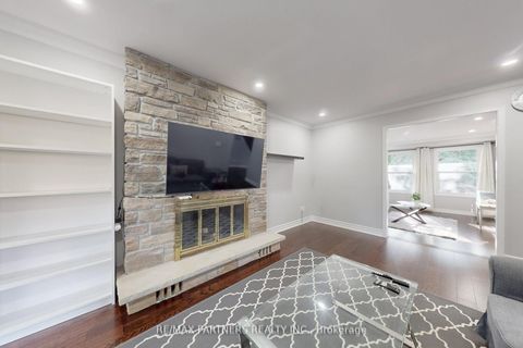 Photo 8 at 82 Ferndell Circle, Unionville, Markham