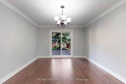 Photo 9 at 82 Ferndell Circle, Unionville, Markham