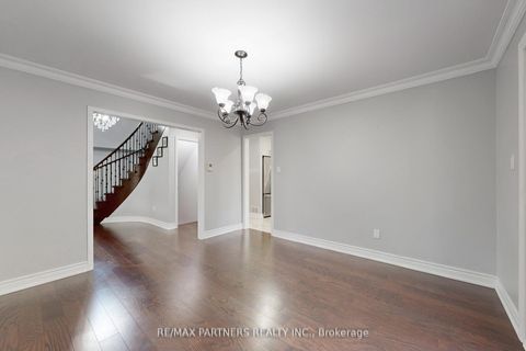 Photo 11 at 82 Ferndell Circle, Unionville, Markham