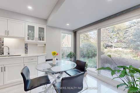 Photo 13 at 82 Ferndell Circle, Unionville, Markham