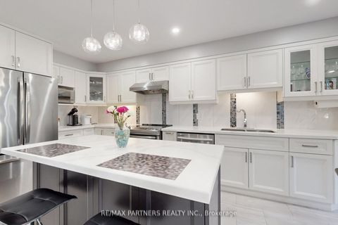 Photo 14 at 82 Ferndell Circle, Unionville, Markham