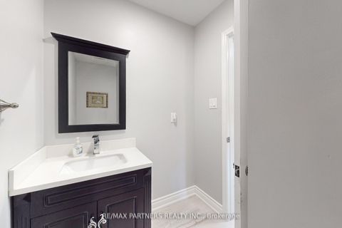 Photo 18 at 82 Ferndell Circle, Unionville, Markham