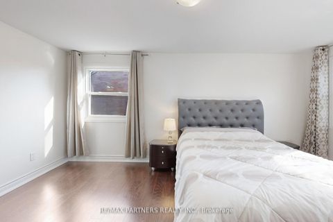 Photo 22 at 82 Ferndell Circle, Unionville, Markham