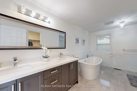 Photo 23 at 82 Ferndell Circle, Unionville, Markham