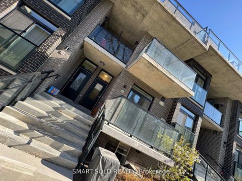 Photo 2 at 24 - 51 Winlock Park, Newtonbrook East, Toronto