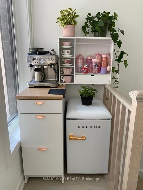 Photo 4 at 24 - 51 Winlock Park, Newtonbrook East, Toronto